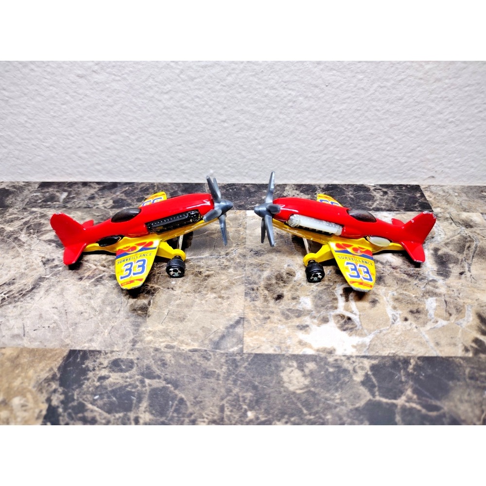 Two Hot Wheels Mattel D39 Plane #C2719